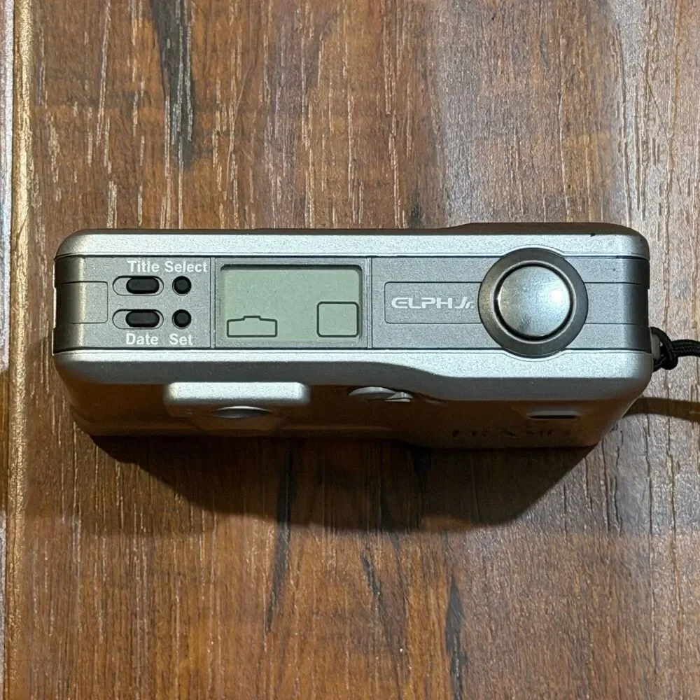Vintage Frasier TV Show Cast & Crew Gift Canon Elph Jr. Silver Camera - Untested
